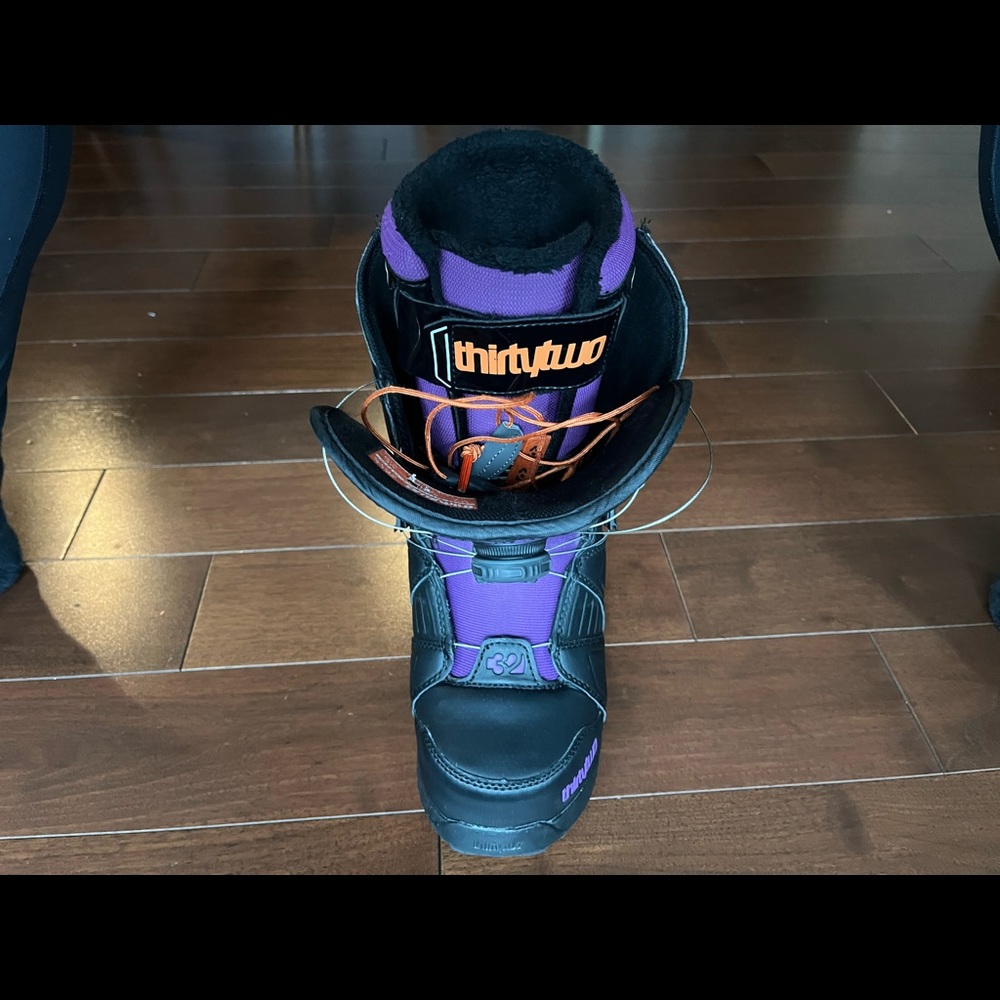 ThirtyTwo Snowboard Boots Size 7.5 double Boa- very good condition - sold -